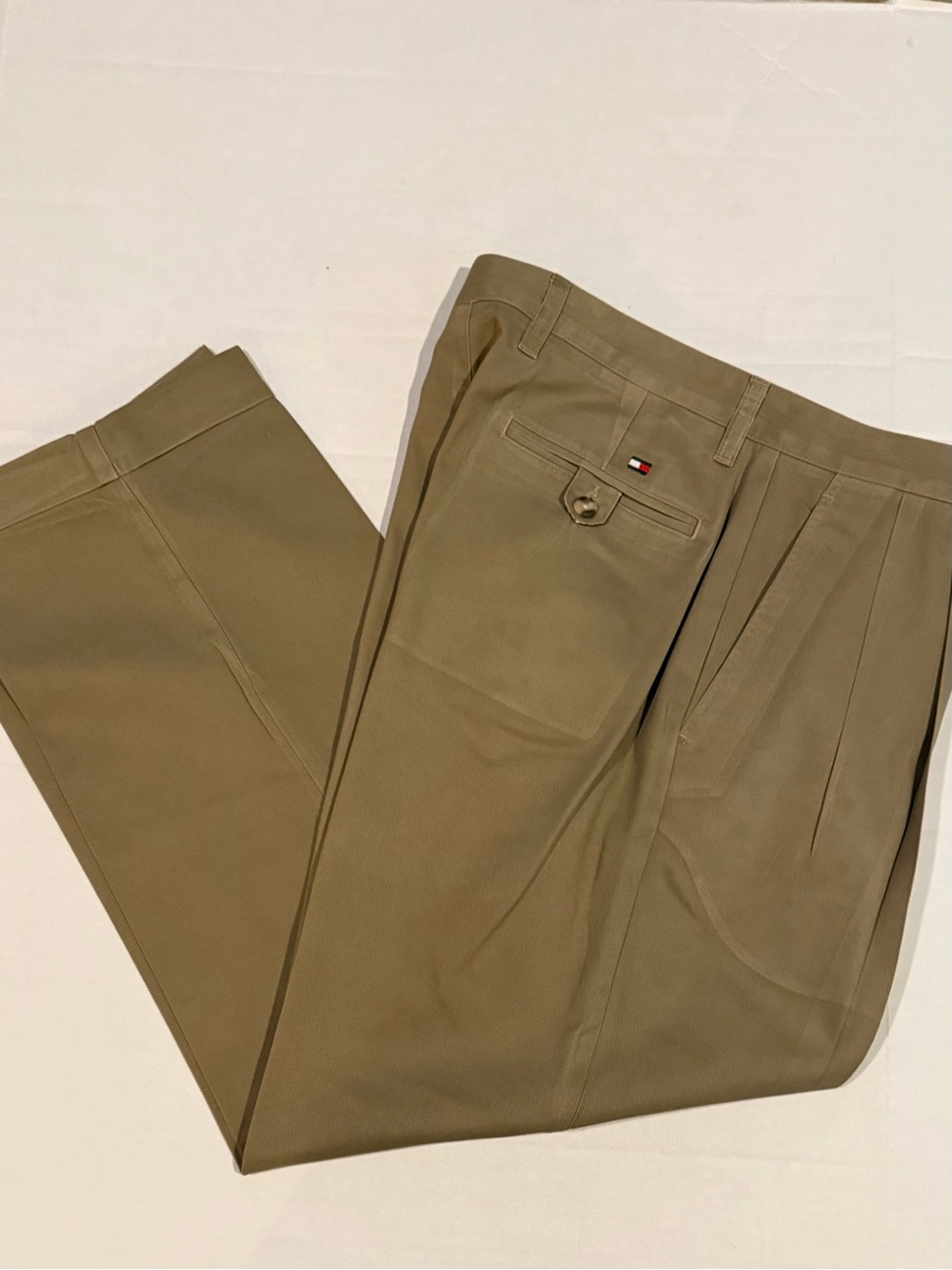 Tommy Hilfiger Men's Tan Pleated Chinos Size 36 x 29